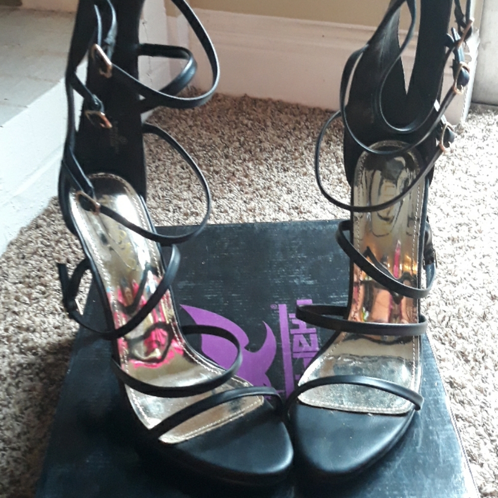 Make an offer. Must sell today! Size 11 Heels